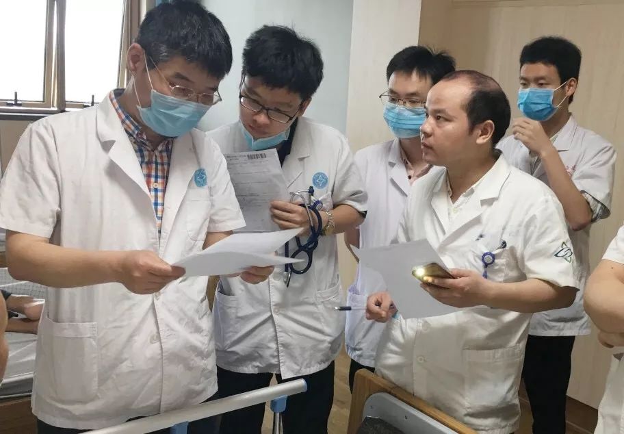 为提升专科技术,造福患者,血液肿瘤科的医生们严以律己,刻苦钻研,并