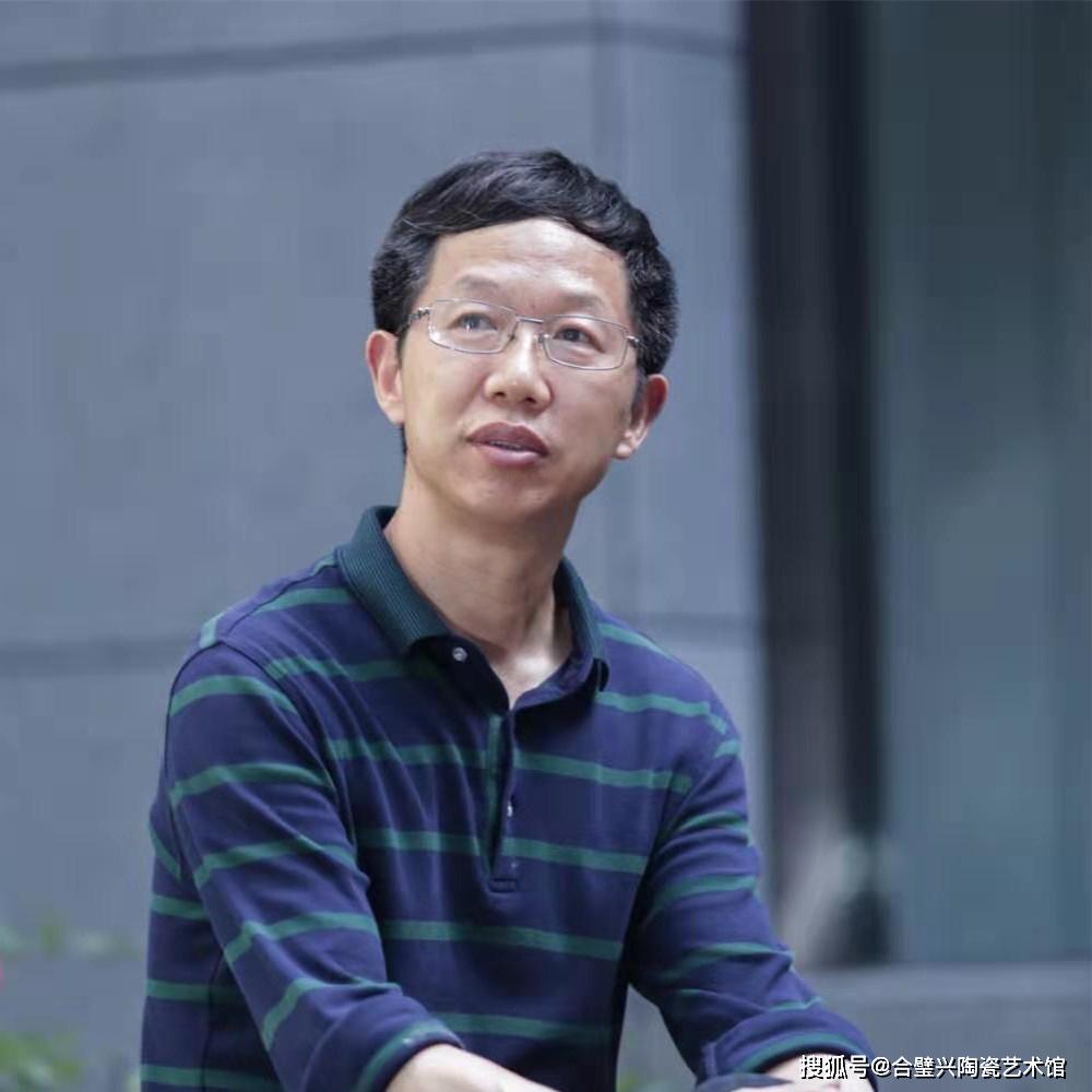 丝路画瓷语桌子上的青瓷微秀毛正聪