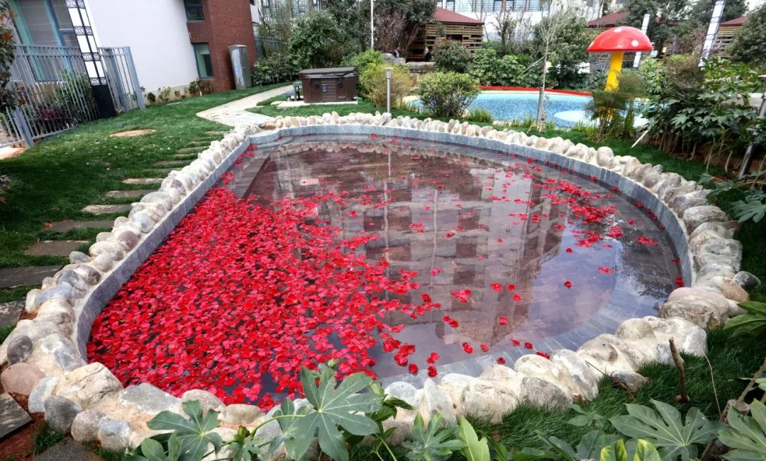 据《元混一方舆览胜》"安宁州"条载:"云南诸郡,汤池17所,惟安宁州者最