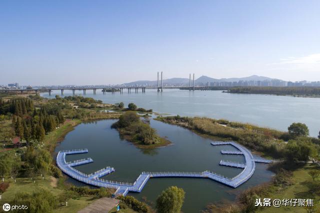 湖北襄陽初冬的月亮灣溼地公園美如畫卷