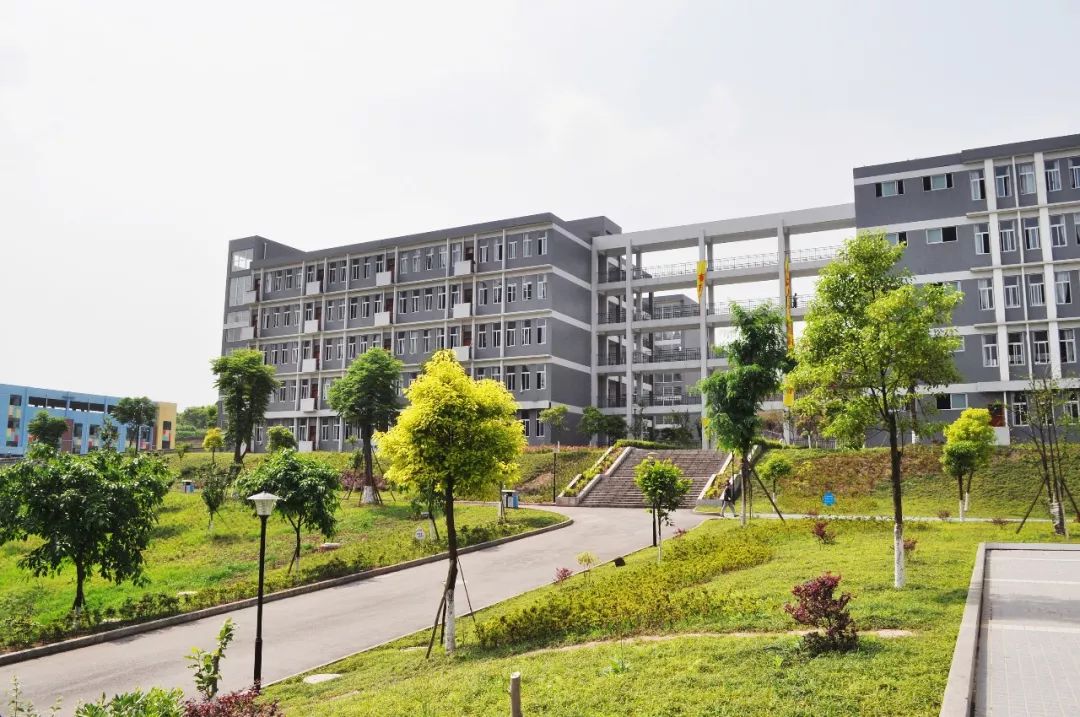 百年井中校友带您一探井研中学楼名路名