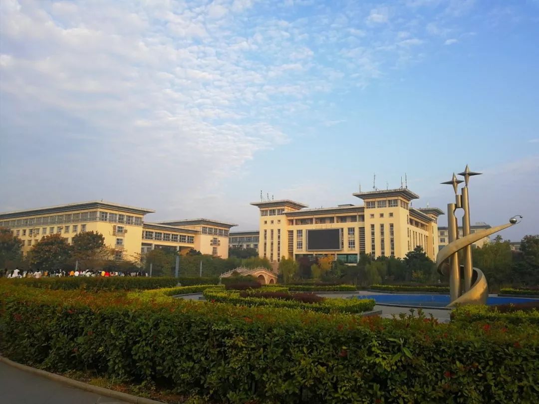 邂逅医专图书馆