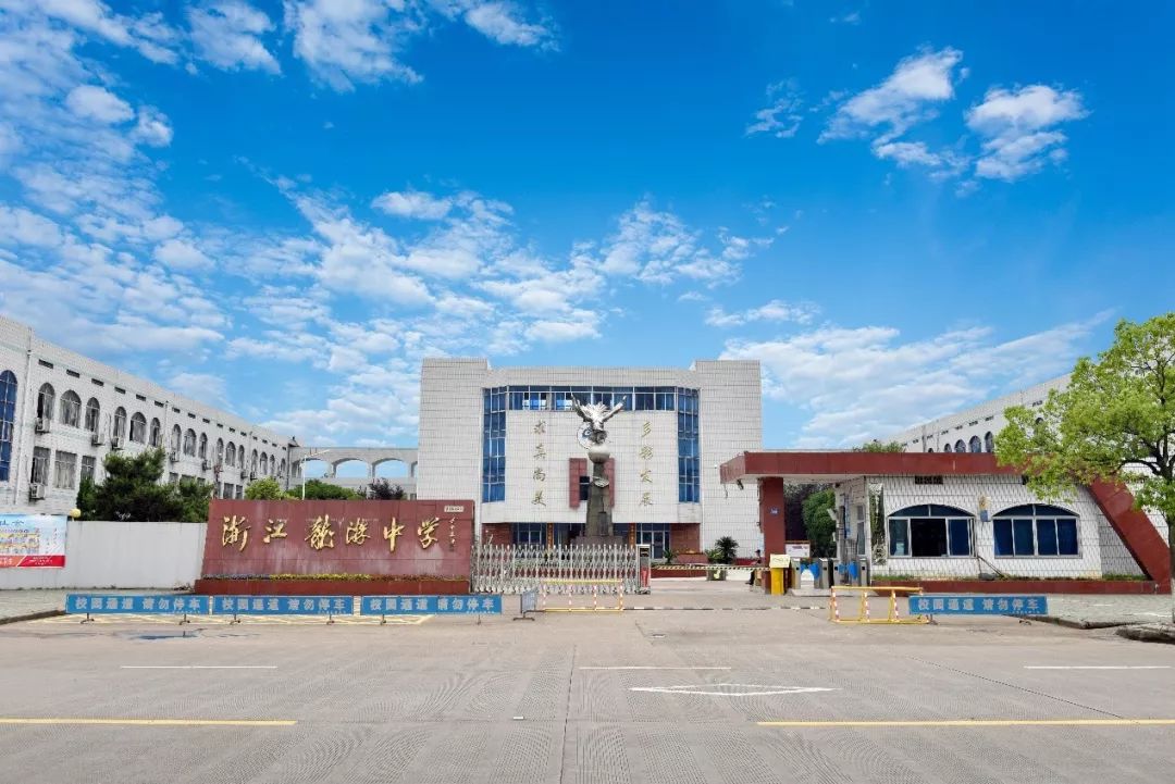 都被盖上了龙游中学的烙印你的一言一行在往后的无数时光里对外发出的