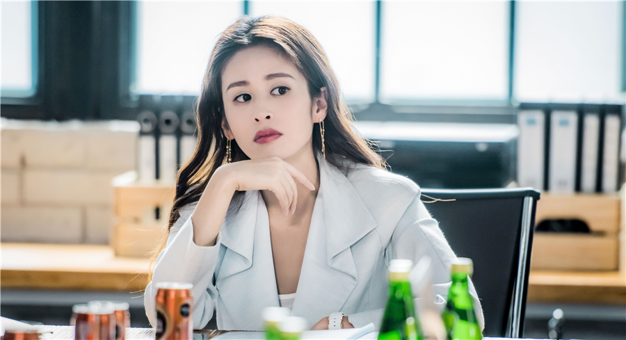 颖儿新剧《乔安你好》首播 "转型"霸气制片人