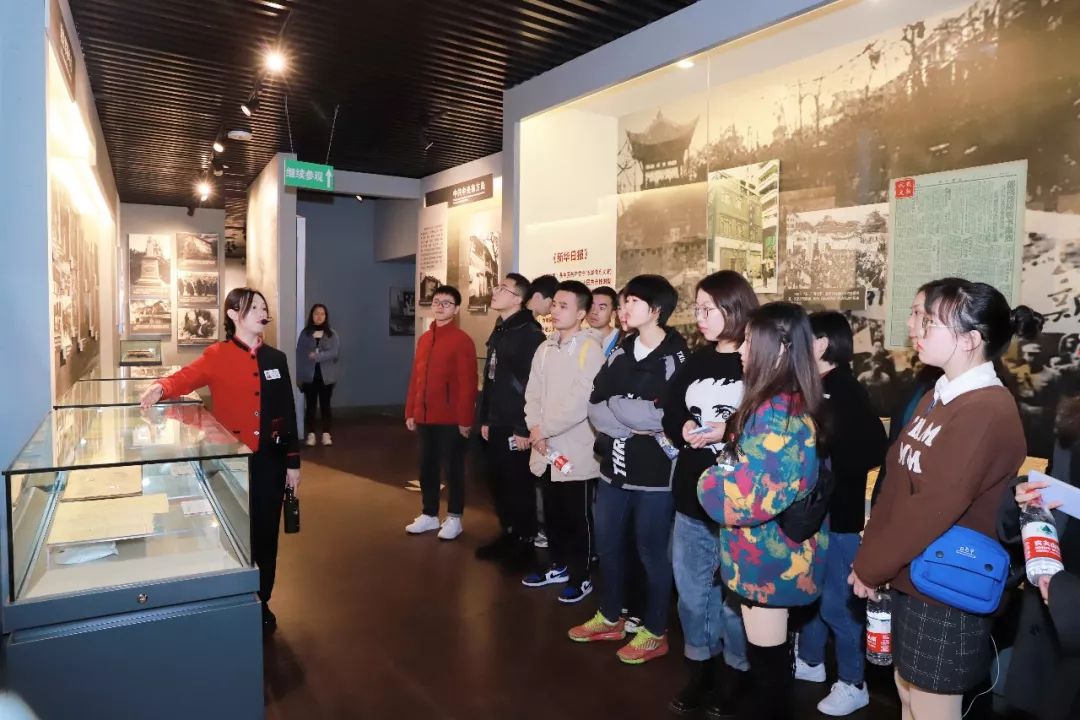 參觀了兵工署第一兵工廠舊址博物館,抗戰文物博物館,兵器發展史博物館