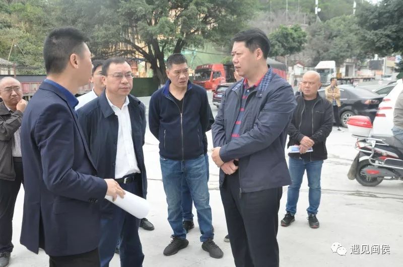 今日,闽侯县委书记李永祥带领县直有关部门负责人赴祥谦镇督查推进