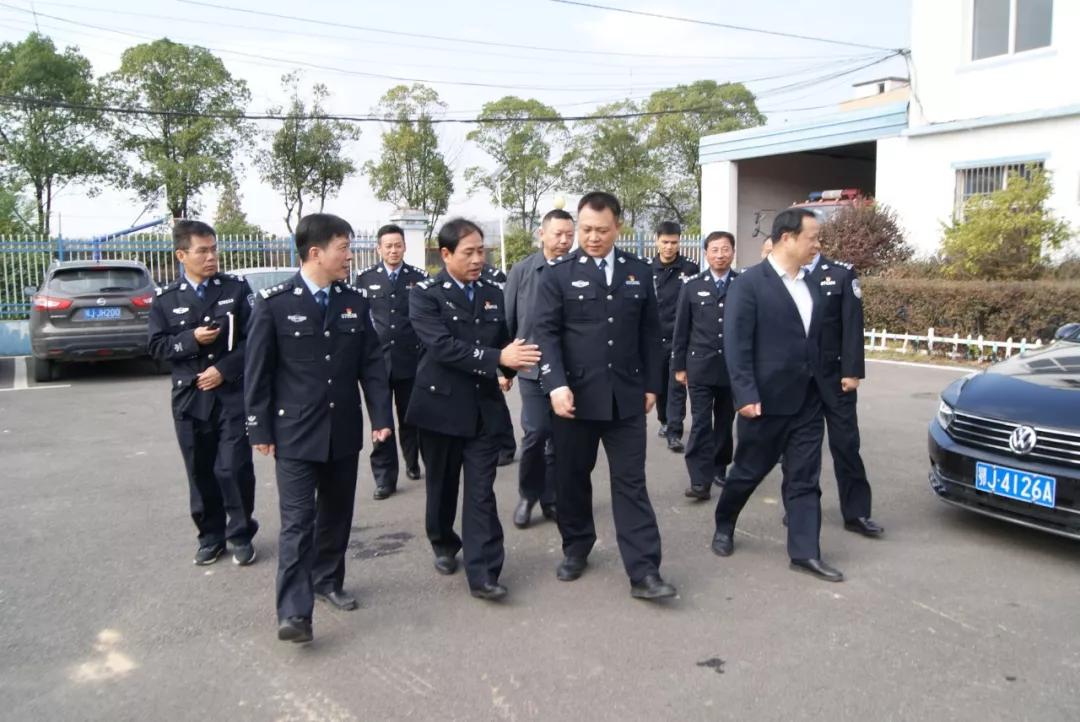 11月21日上午,黃岡市副市長,公安局長上官福令帶領市局警令部,刑偵