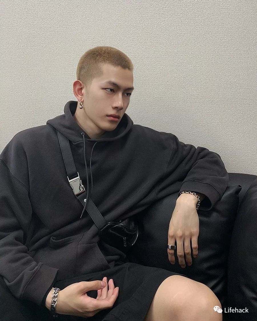 97年的重庆寸头小哥,攻气十足!