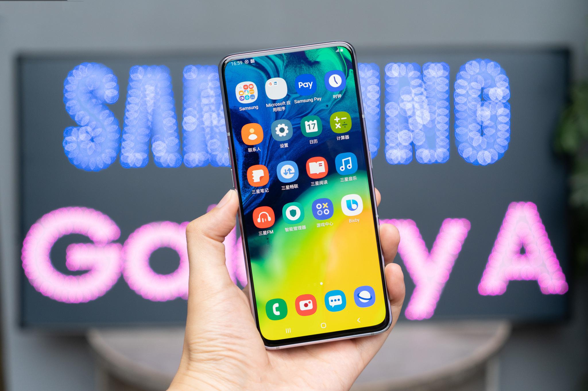 目前,三星也正在筹备将infinity屏幕挖孔方案进一步下放到中端的