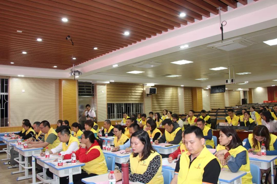 薪火相传砥砺前行寮步镇中心小学第八届家长志愿服务队换届大会回顾