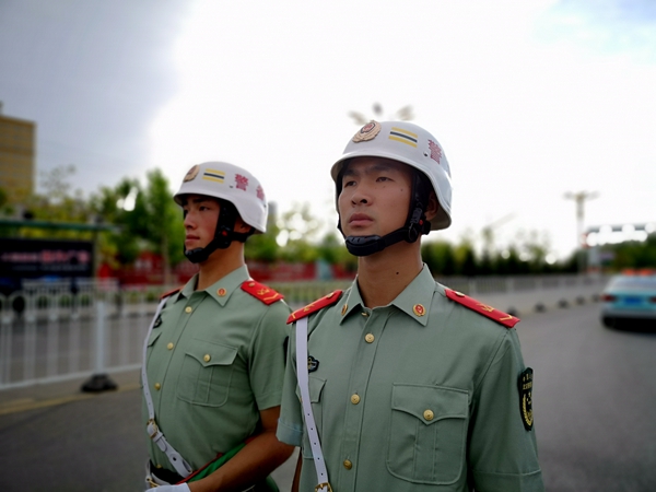 警卫兵不只是站岗放哨他们还有不为人知的另一面