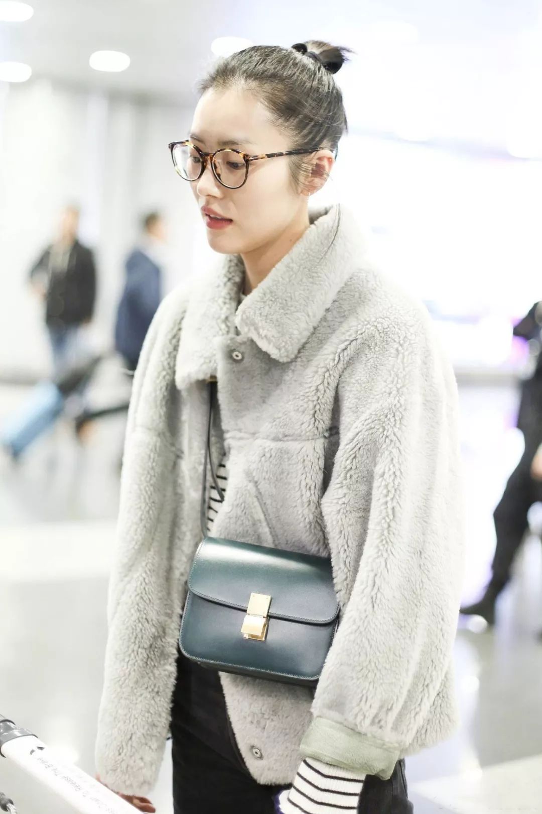 腋下包失宠了反正女明星们现在人手一只的是它