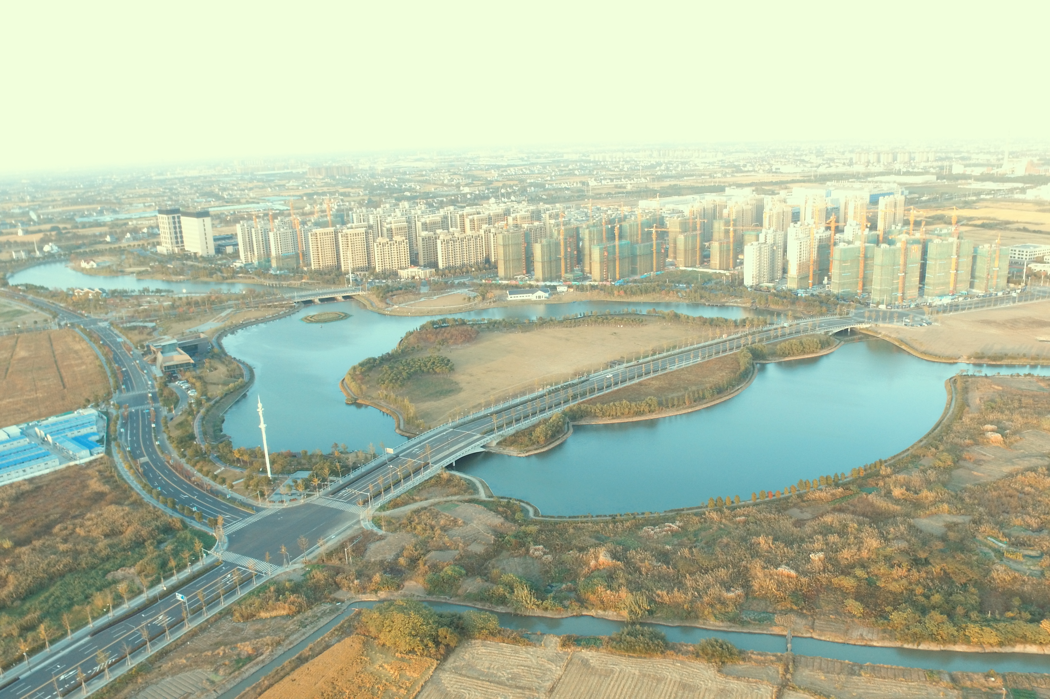 第一条途径金水湖住宅区的公交线路—金山205路