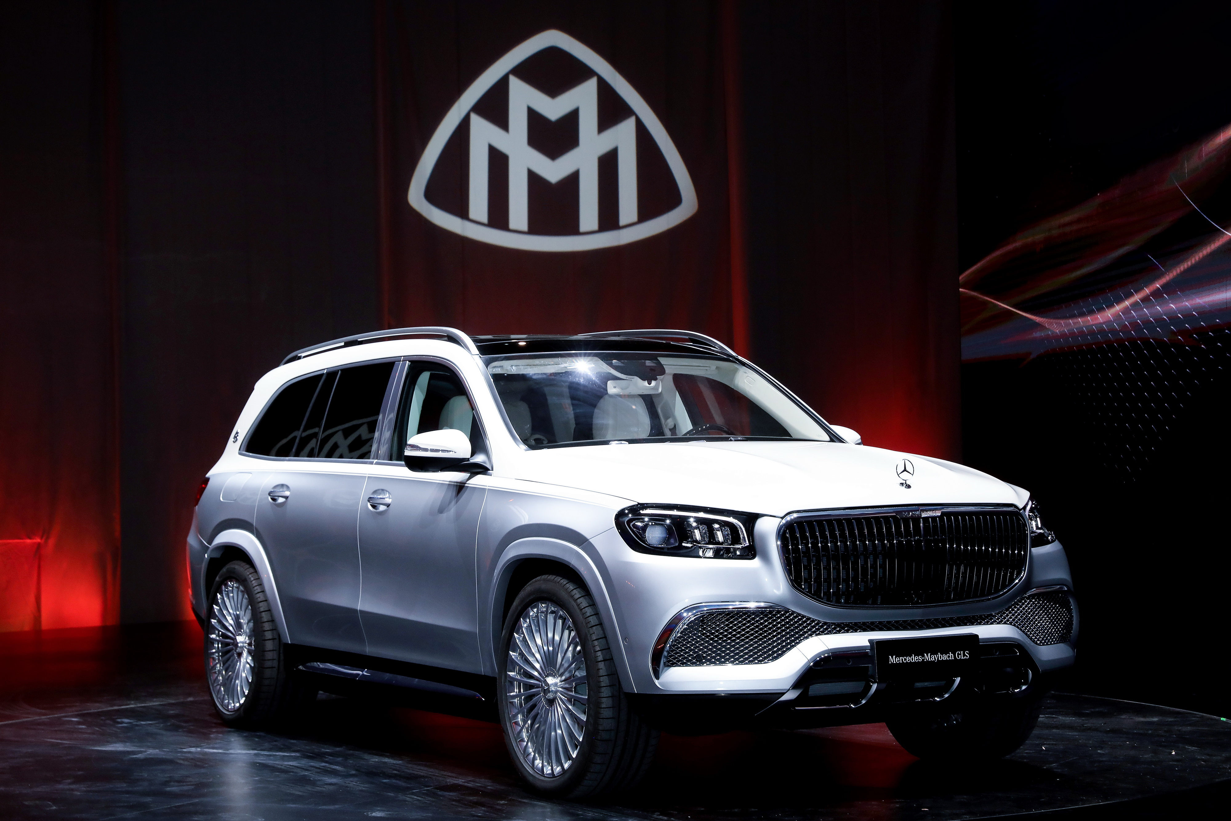 奔驰展台最靓的仔迈巴赫gls亮相广州车展