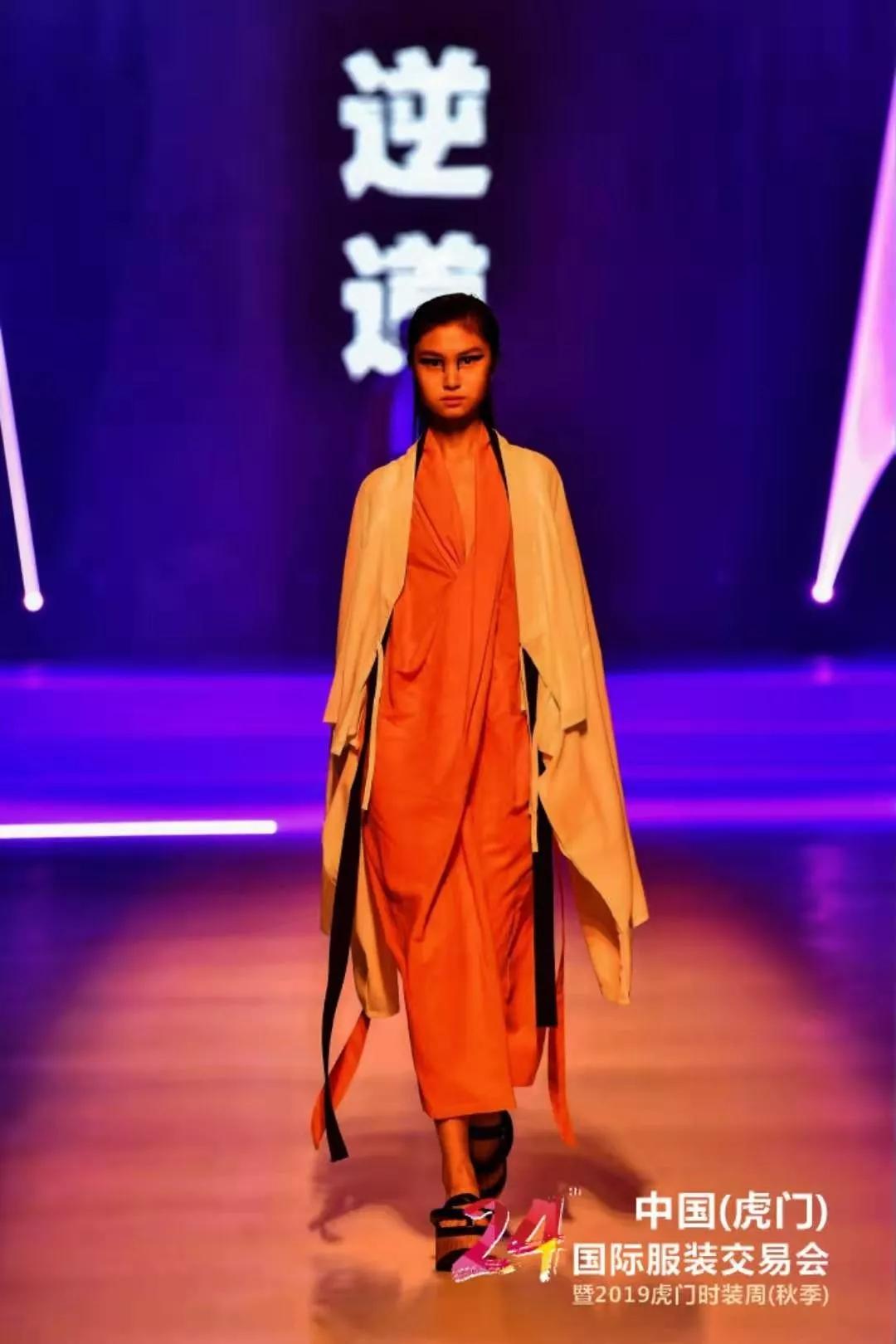 秀场直击千色都市yishion以纯时尚发布会