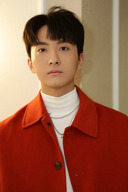 牛骏峰受邀出席新浪潮论坛 与嘉宾共探演技分享独到见解