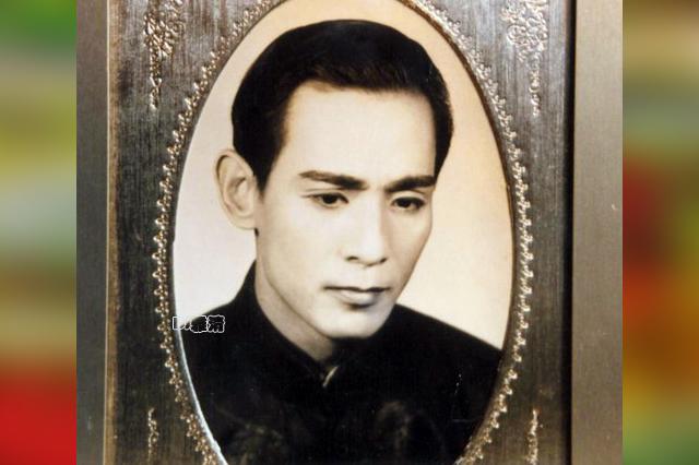 1948年,鲍方辗转来到了香港,并在永华影业公司成为了一名专业电影演员