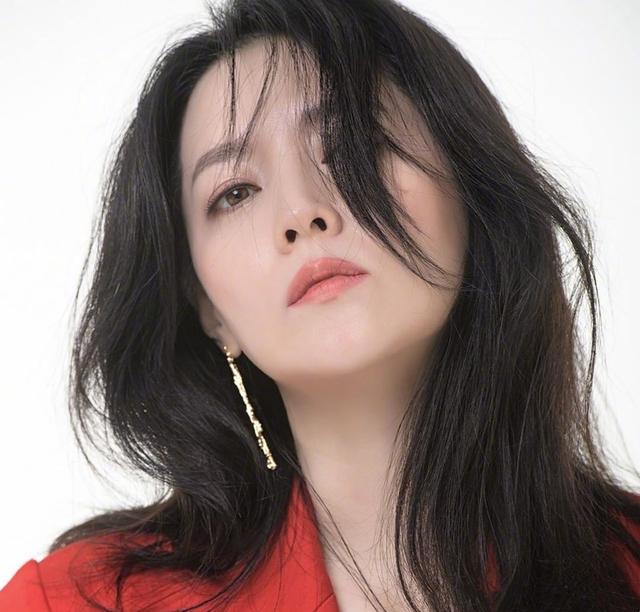 韩国第一古装美女李英爱48岁依然美得高雅大气女神范十足