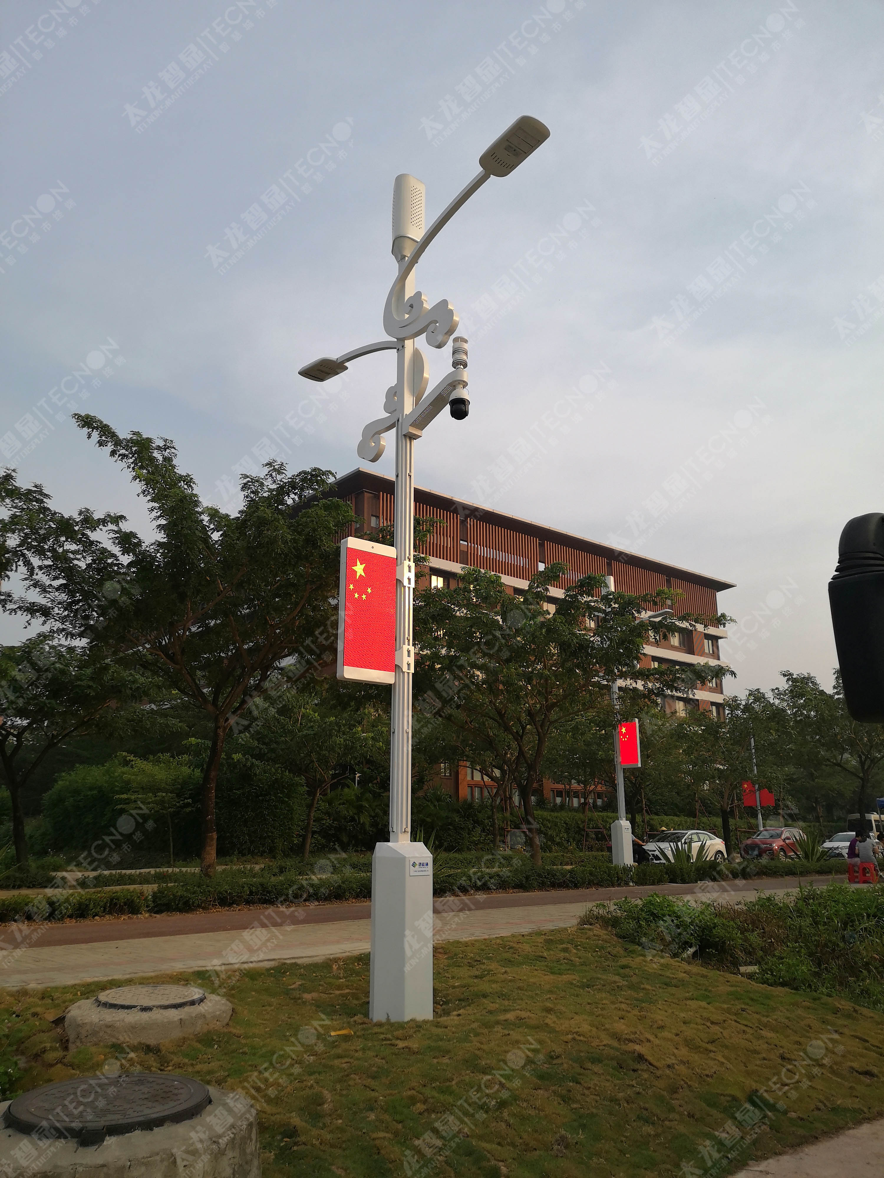 智能led灯杆显示屏改变以往灯杆牌只能是固态图样传播的局限?