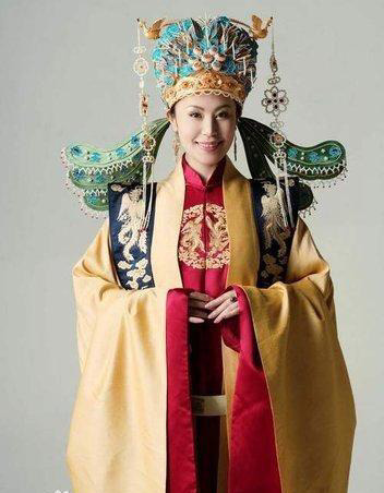 原创细数新版红楼梦中那些增添女性魅力的头饰展现着人物的性格