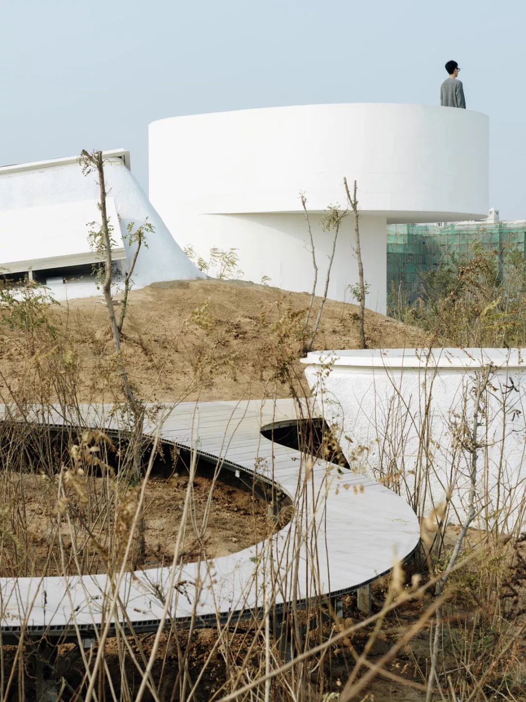 中国建筑师李虎一开场便以建筑师于人类世界的职责为切入,邀我们去