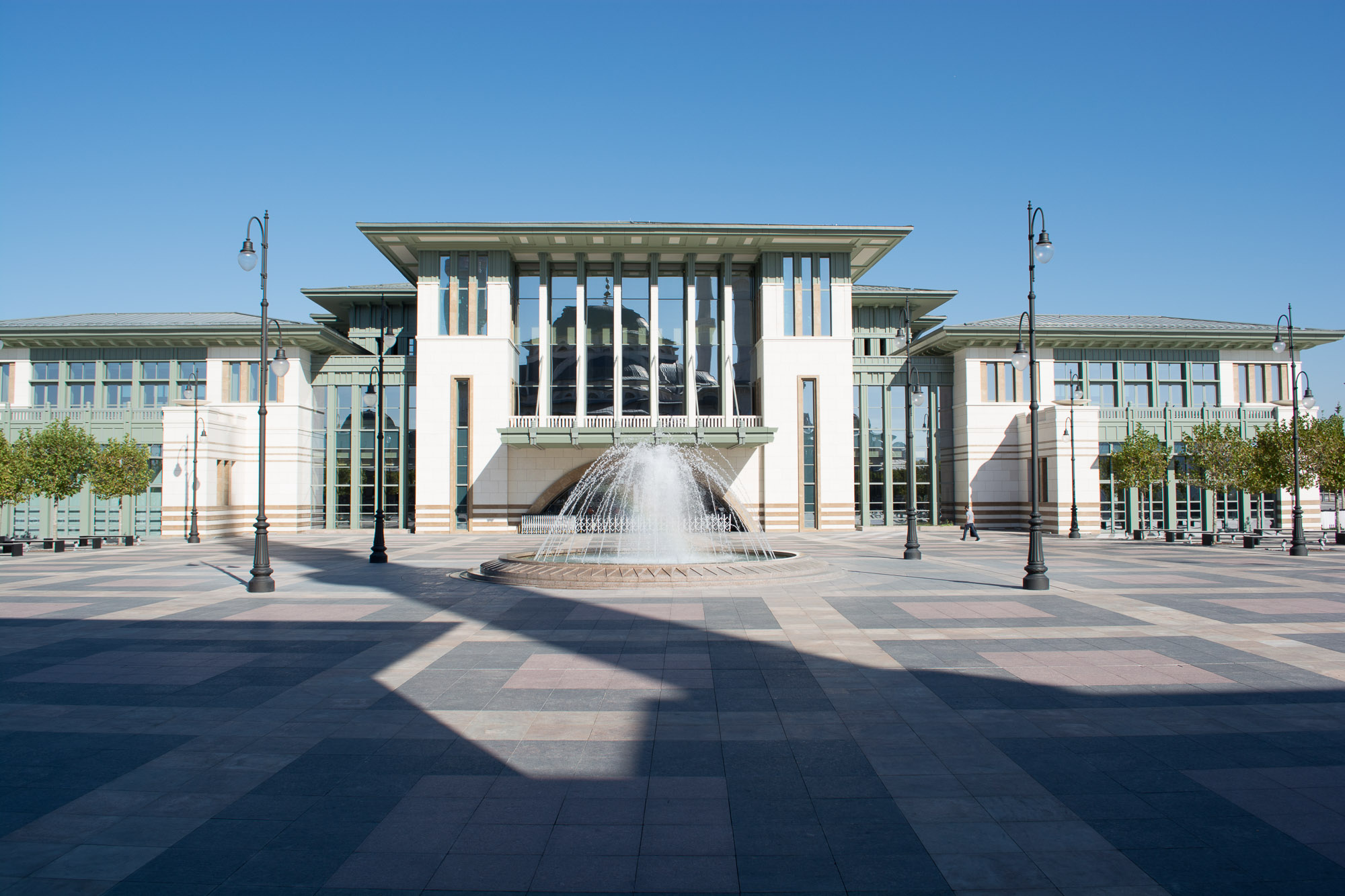 原创最任性总统府:超支28亿建在一级保护区,成违章建筑却没人敢管