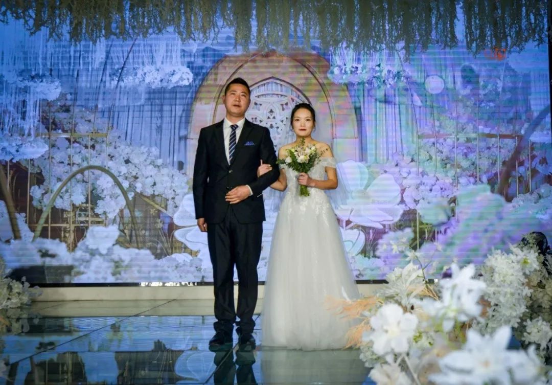 张明健现任老婆图片