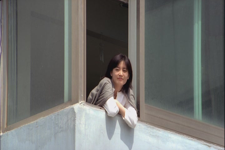 紧接着,又有一部诗意的电影《春逝》的大热,延续了李英爱国民女神的