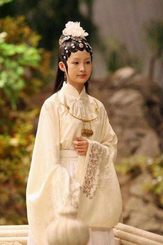 原创细数新版红楼梦中那些增添女性魅力的头饰展现着人物的性格