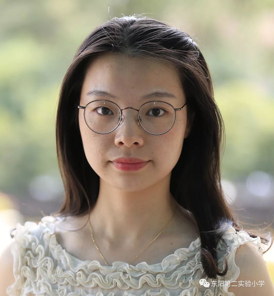 其中佐村小学书法社团中有位叫陈