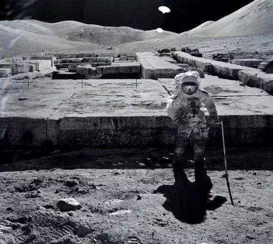 月球无法被看到的背面除了另类文明建筑构造发现了二战飞机