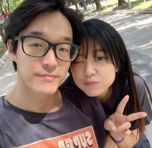 而雪妍作为前sitv游戏风云频道主持人,也曾由于工作与游戏的原因与