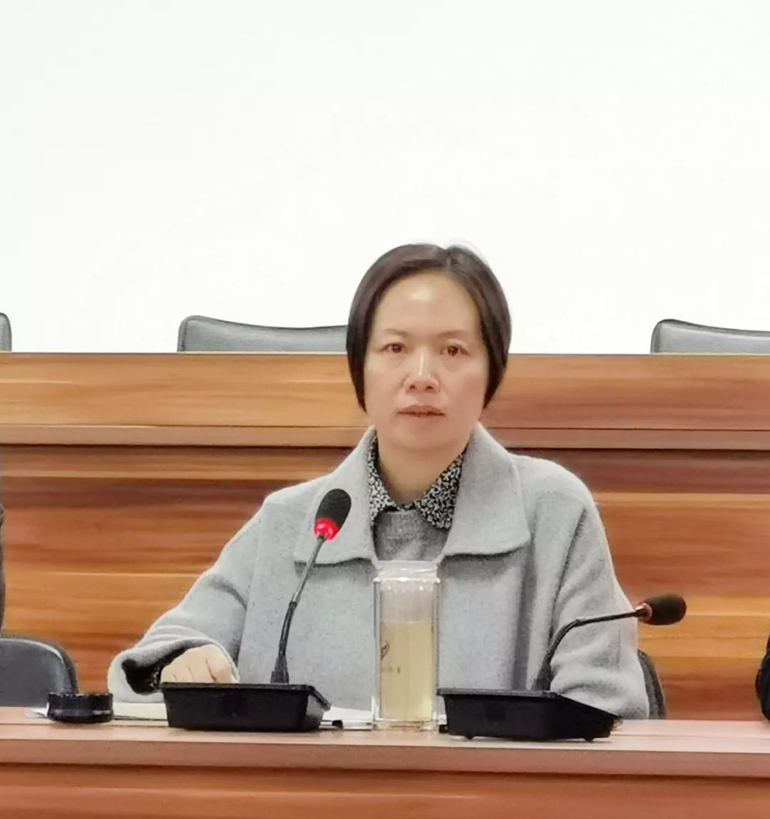 镇党委书记马敏娅强调各党支部要充分发挥战斗堡垒作用全体党员干部