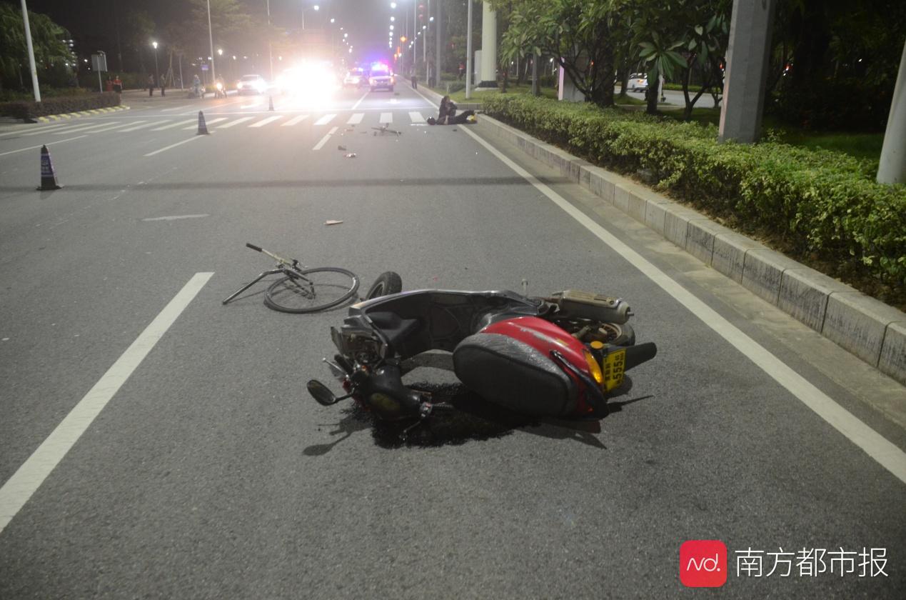 江门一市民骑自行车过斑马线被撞伤,车被撞断,自己还要担责!