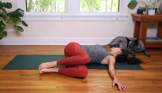 转膝转颈功单腿除风式(换侧练习)——半快乐婴儿式(换侧练习)——针眼