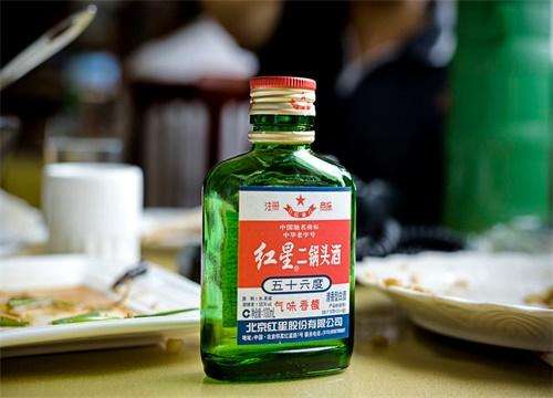 江小白红星二锅头陶坛凤香这些小酒喝起来究竟如何