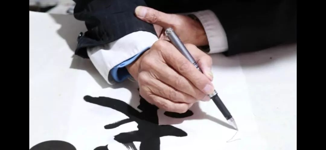 83岁的林桂生老师,是原黄冈师范学院物理系教师,1995年,林桂生老师