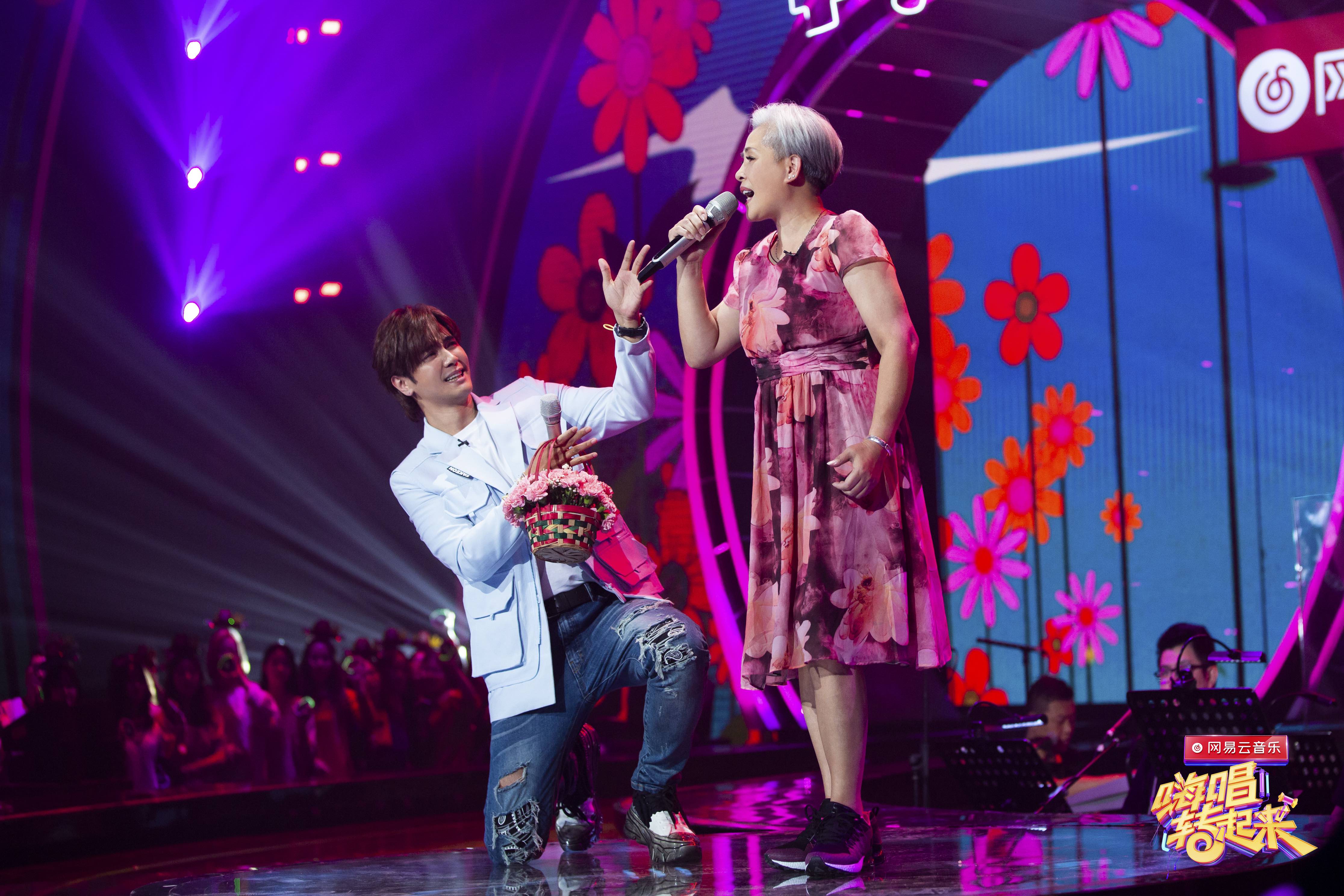 听到素人嗨唱歌手丫蛋蛋演唱的闽南语歌曲《大田后生仔》,罗妈妈特别