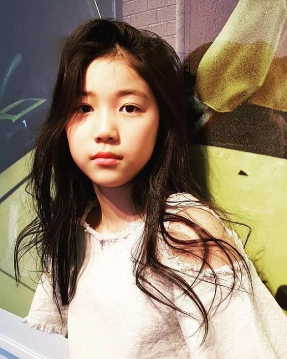 6年了小素媛李甄已经变成亭亭玉立的小姑娘了