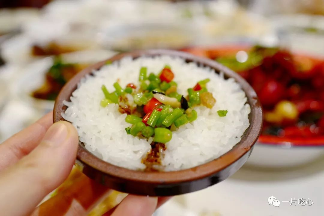 辣到不行了来碗猪油拌饭,加点儿冬苋菜梗炒油渣,舌头缓过来了可以再战