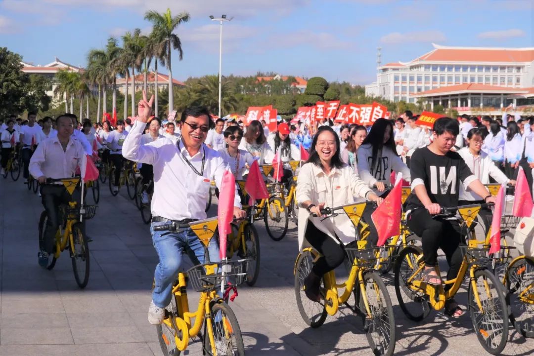 党委书记张彦,校长张荣,原校党委书记王豪杰,厦门大学校友总会理事长