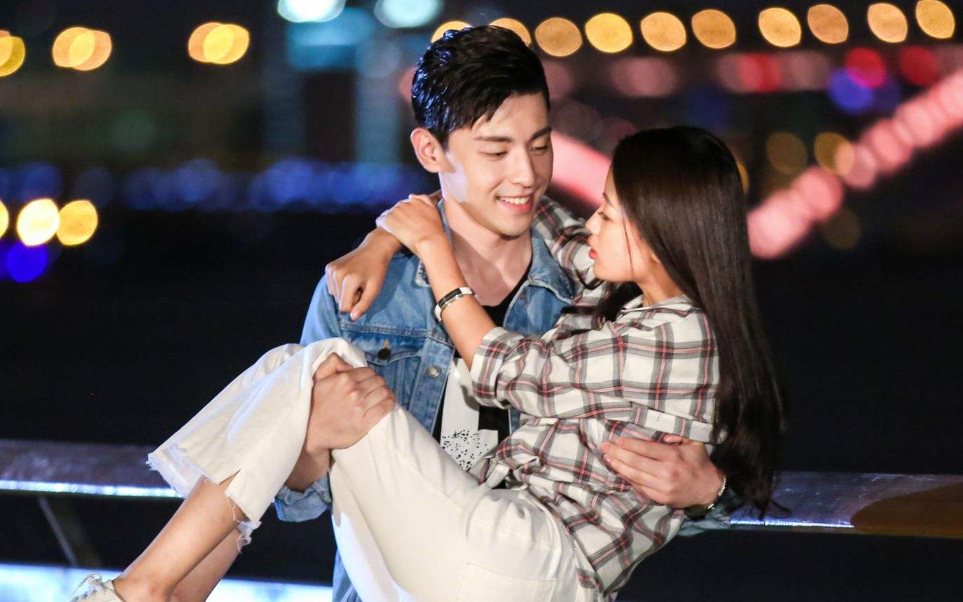 荧屏上的"公主抱",为何都那么轻松?当镜头拉远,才知道被骗了_剧中