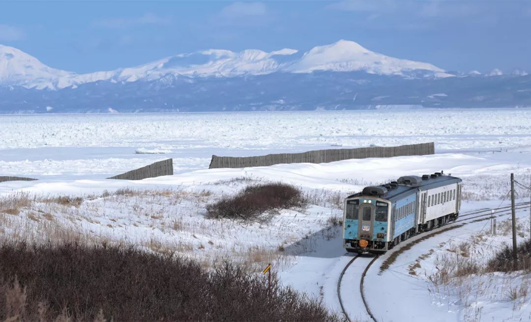 坐最慢的火车,看最美的雪景