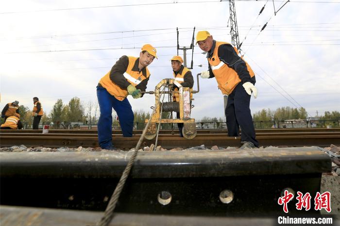 焦柳線道岔患重傷鐵路工人緊急搶修做手術