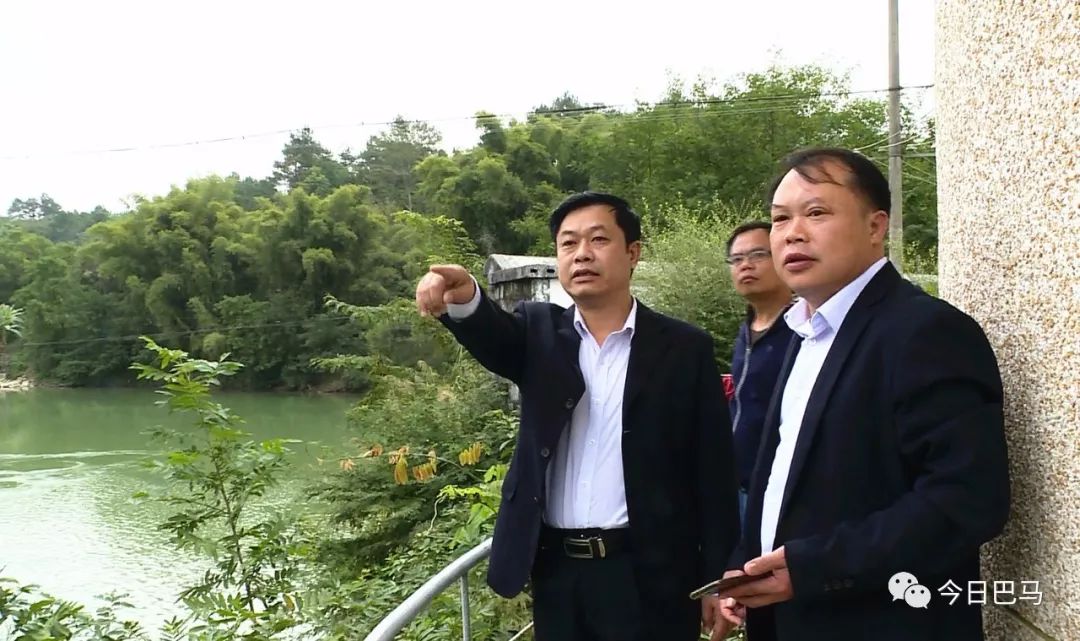 巴马:县长到重大项目地调研项目建设推进情况