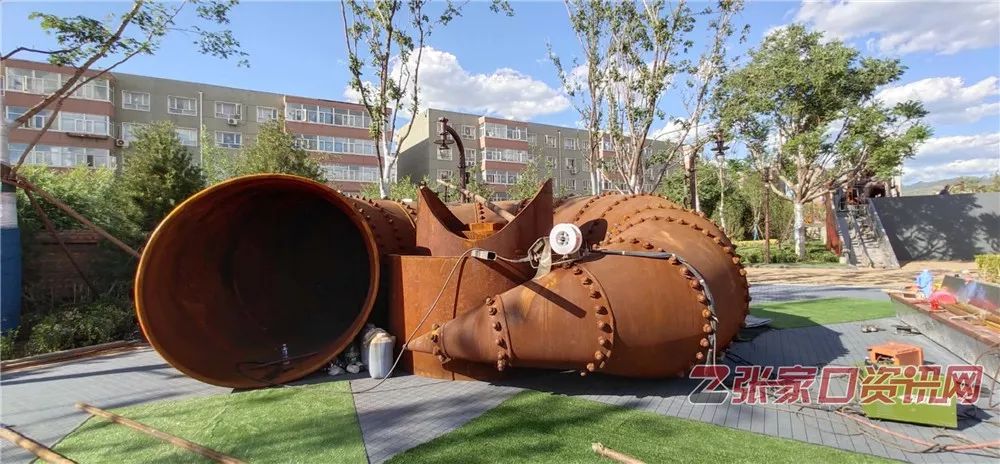 工业文化主题公园内自北向南依次规划设计火车头广场区,南口货场区,京