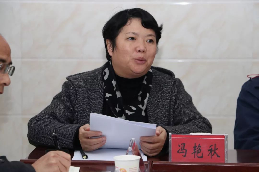 钟山区人民政府副区长冯艳秋▲举行授牌仪式▲为挂职,支教师生准备