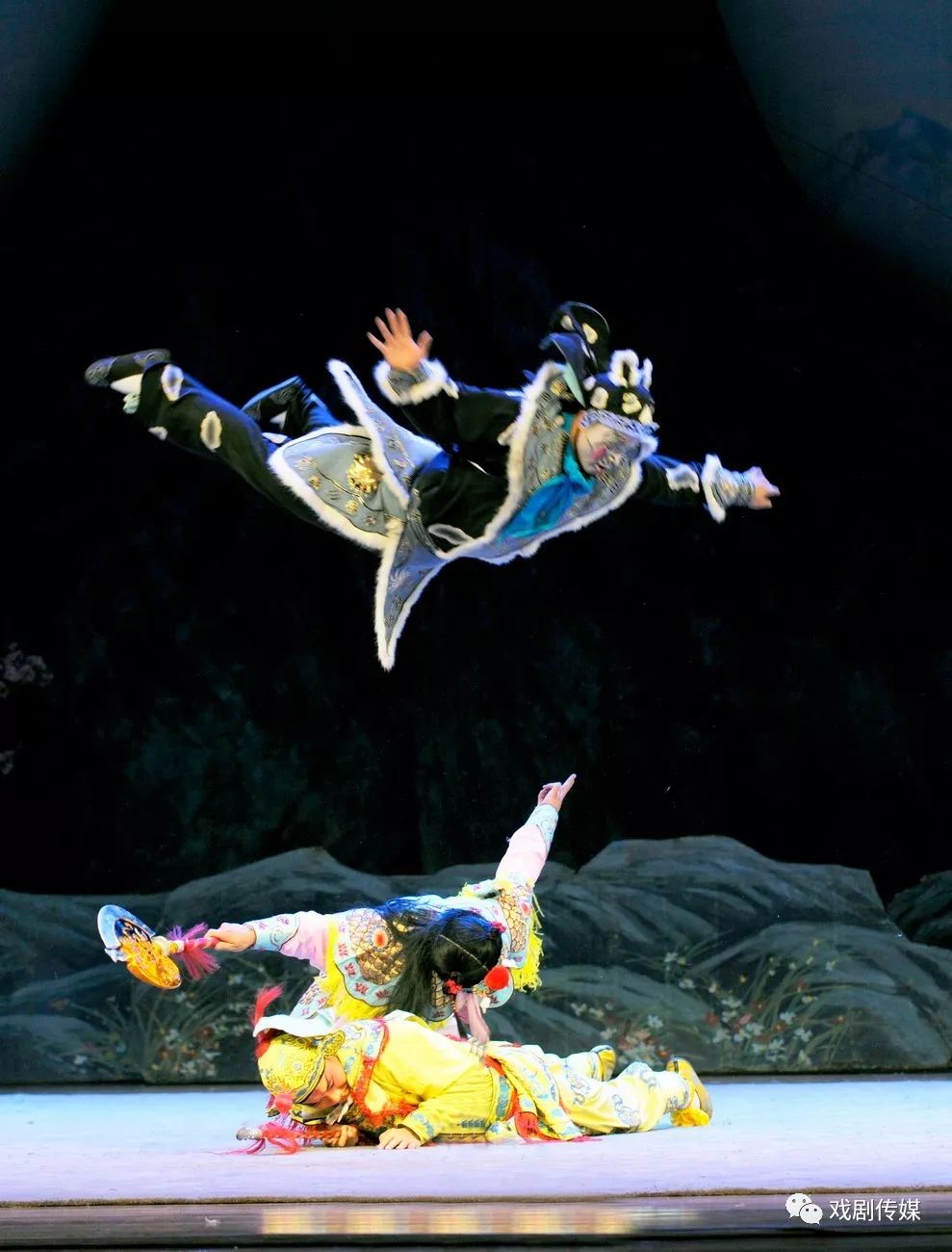 河北梆子《宝莲灯》堪称剧院的看家大戏,精彩巧妙地将唱念做打有机