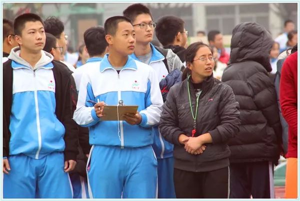 "篮"不住你的风采 ——宁阳一中第二十届校园文化节班级篮球比赛开幕