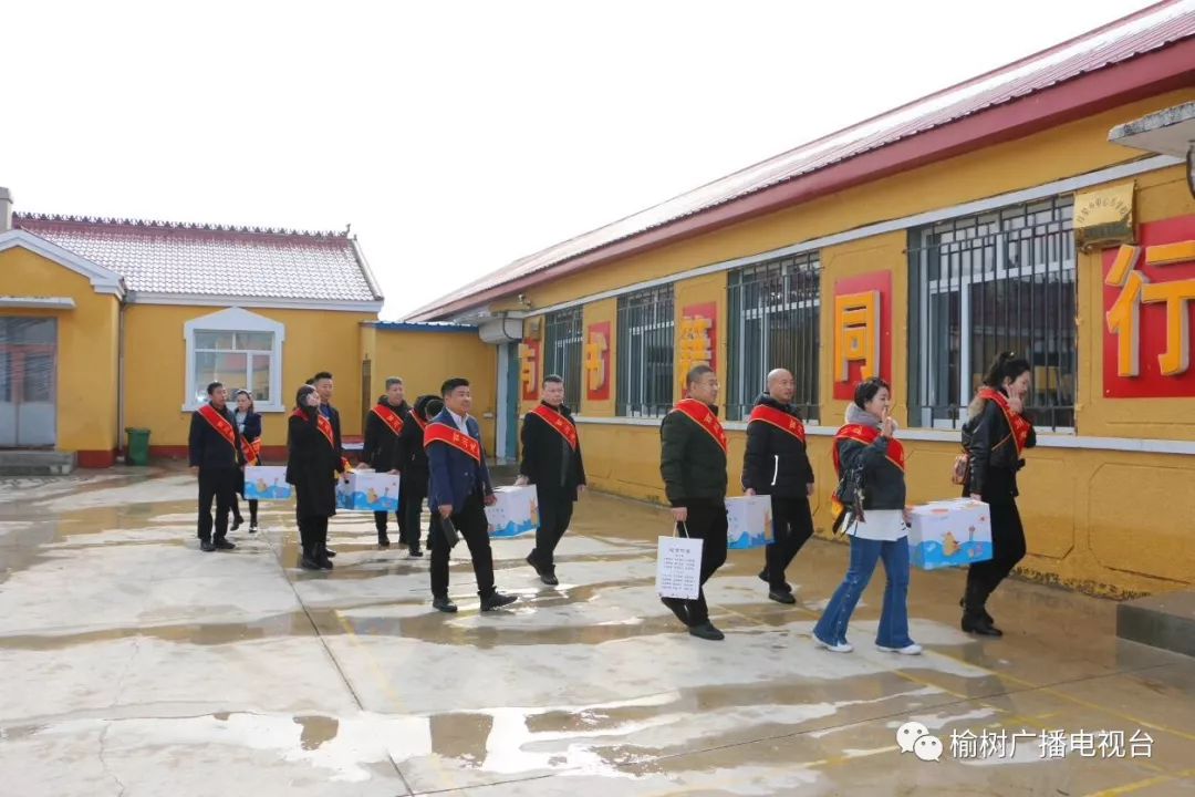 11月22日,榆树市百川志愿者协会分别来到八号镇,红星乡中心小学,为